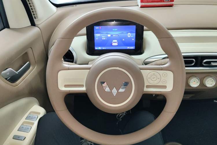 Used Wuling Hongguang MINIEV 2025 Four-Door Version Advanced Edition Steering Wheel
