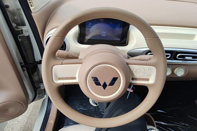 Used Wuling Hongguang MINIEV 2025 Four-Door Version Advanced Edition Steering Wheel