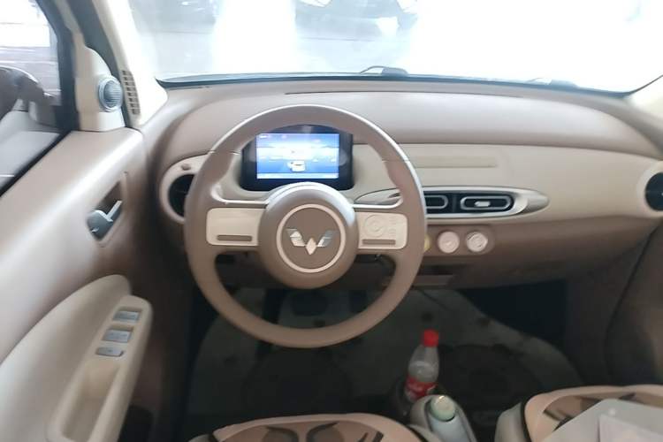 Used Wuling Hongguang MINIEV 2025 Four-Door Version Advanced Edition Steering Wheel
