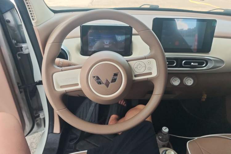 Used Wuling Hongguang MINIEV 2025 Four-Door Version Zhenxiang+ Edition Steering Wheel