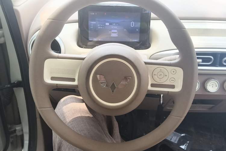 Used Wuling Hongguang MINIEV 2025 Four-Door Version Advanced Edition Steering Wheel
