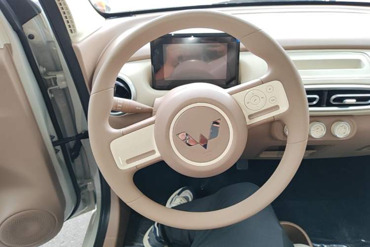 Used Wuling Hongguang MINIEV 2025 Four-Door Version Advanced Edition Steering Wheel
