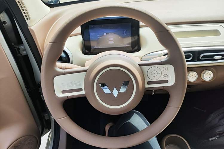 Used Wuling Hongguang MINIEV 2025 Four-Door Version Advanced Edition Steering Wheel