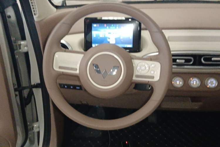 Used Wuling Hongguang MINIEV 2025 Four-Door Version Advanced Edition Steering Wheel