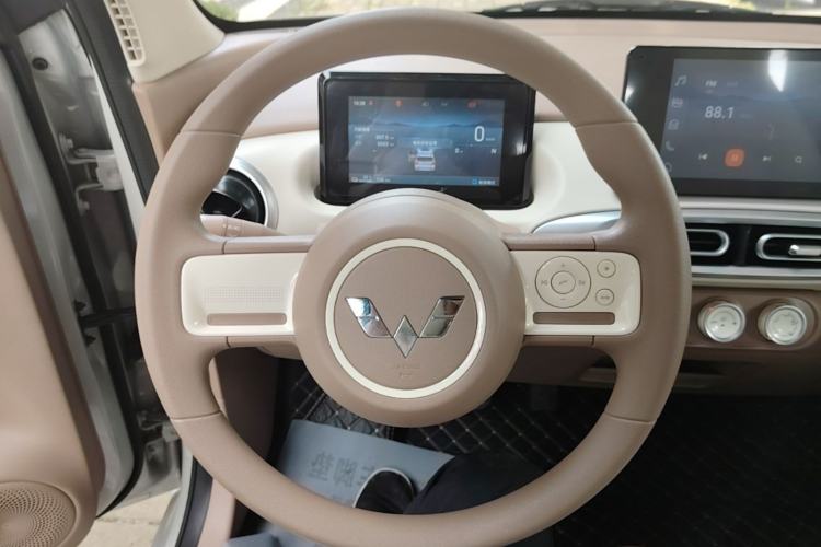 Used Wuling Hongguang MINIEV 2025 Four-Door Version Zhenxiang+ Edition Steering Wheel
