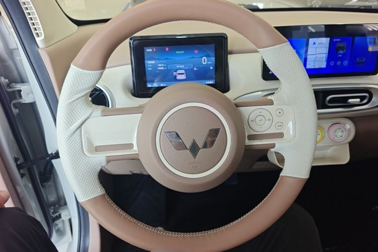 Used Wuling Hongguang MINIEV 2025 Four-Door Version Advanced Edition Steering Wheel
