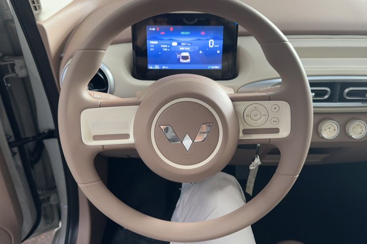 Used Wuling Hongguang MINIEV 2025 Four-Door Version Advanced Edition Steering Wheel