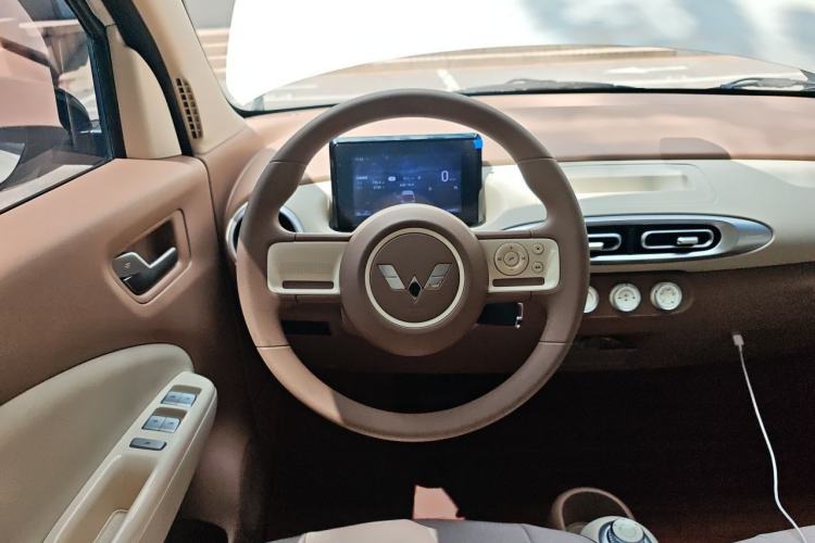 Used Wuling Hongguang MINIEV 2025 Four-Door Version Advanced Edition Steering Wheel