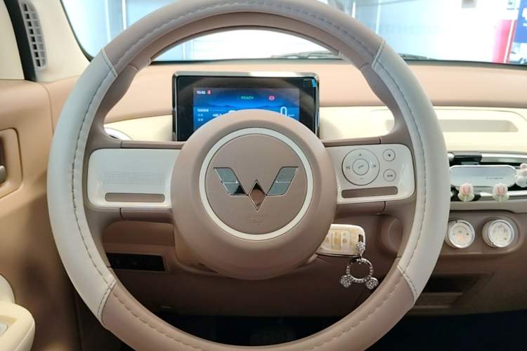 Used Wuling Hongguang MINIEV 2025 Four-Door Version Advanced Edition Steering Wheel