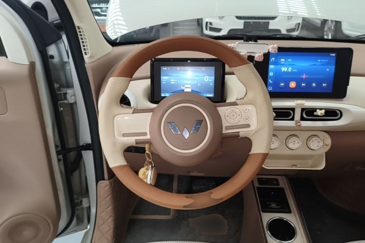Used Wuling Hongguang MINIEV 2025 Four-Door Version Zhenxiang+ Edition Steering Wheel
