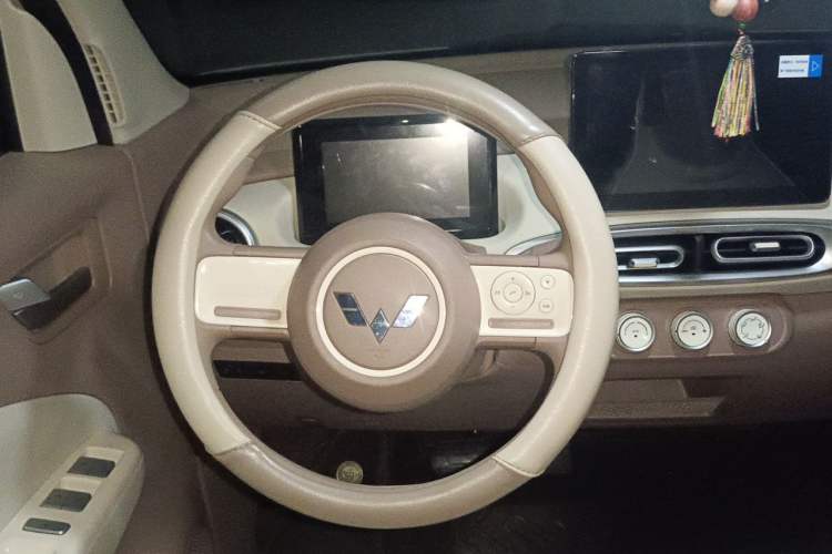 Used Wuling Hongguang MINIEV 2025 Four-Door Version Premium Edition Steering Wheel