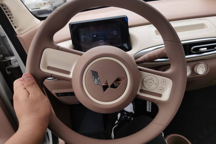 Used Wuling Hongguang MINIEV 2025 Four-Door Version Advanced Edition Steering Wheel
