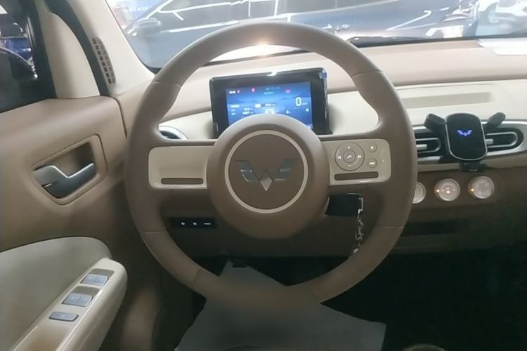 Used Wuling Hongguang MINIEV 2025 Four-Door Version Advanced Edition Steering Wheel