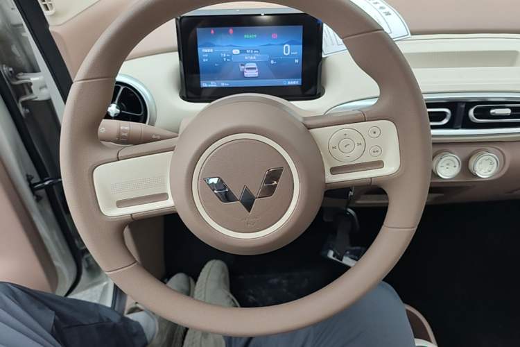 Used Wuling Hongguang MINIEV 2025 Four-Door Version Advanced Edition Steering Wheel