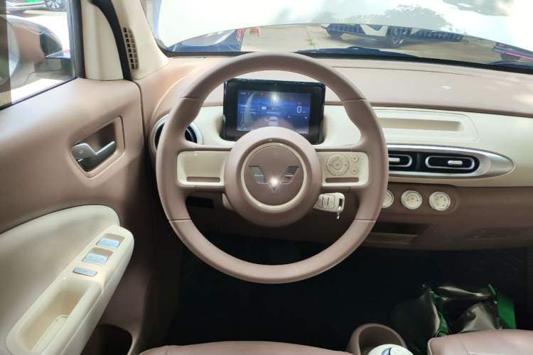 Used Wuling Hongguang MINIEV 2025 Four-Door Version Advanced Edition Steering Wheel