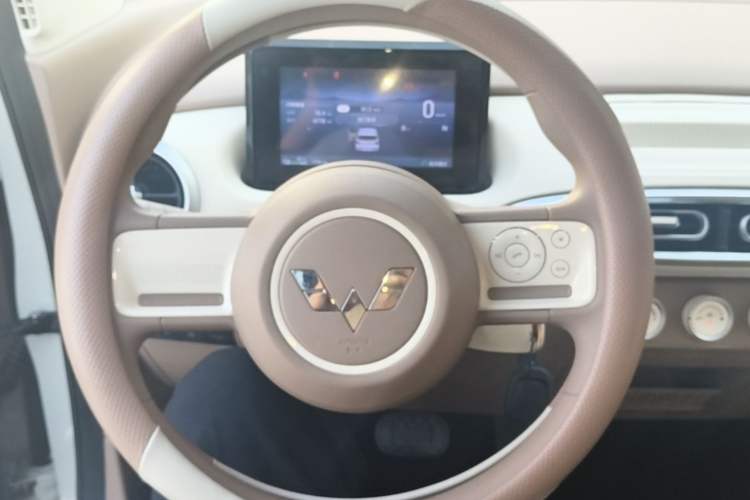 Used Wuling Hongguang MINIEV 2025 Four-Door Version Advanced Edition Steering Wheel