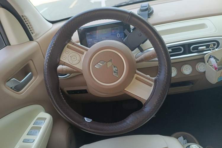 Used Wuling Hongguang MINIEV 2025 Four-Door Version Advanced Edition Steering Wheel