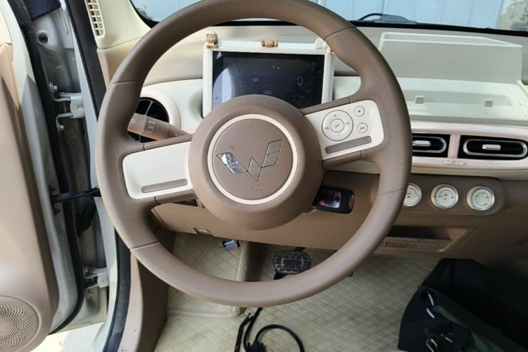 Used Wuling Hongguang MINIEV 2025 Four-Door Version Advanced Edition Steering Wheel