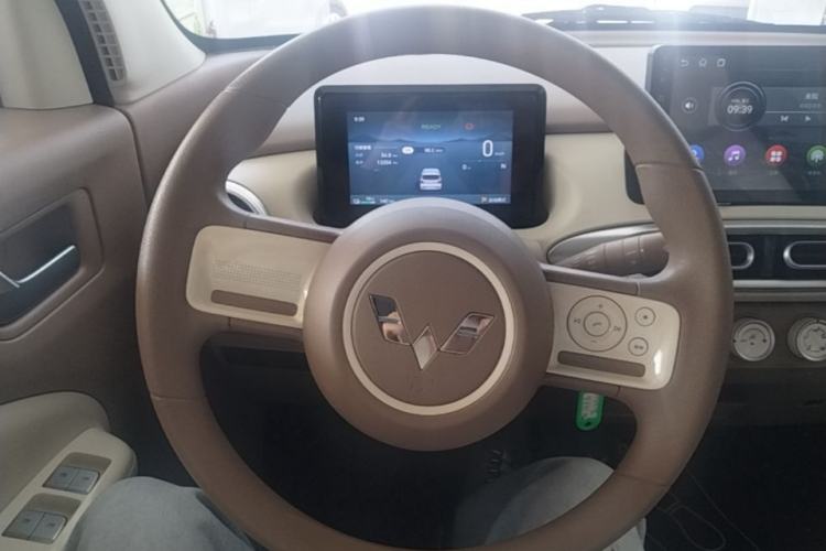 Used Wuling Hongguang MINIEV 2025 Four-Door Version Advanced Edition Steering Wheel