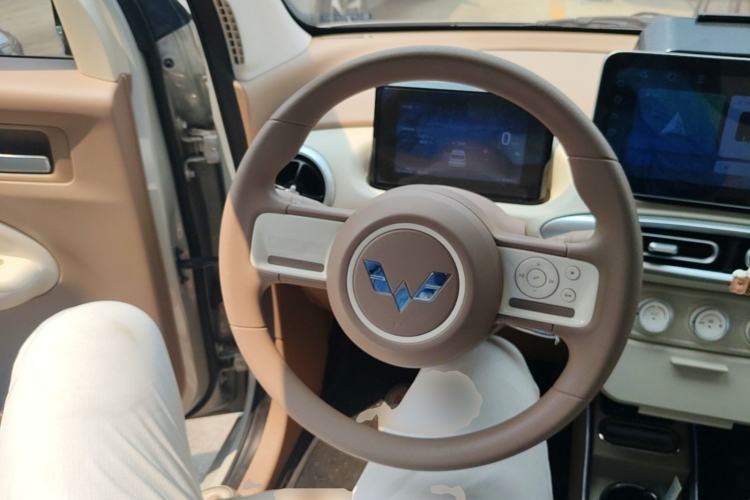Used Wuling Hongguang MINIEV 2025 Four-Door Version Advanced Edition Steering Wheel
