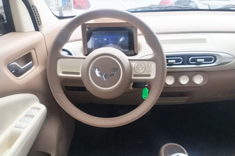 Used Wuling Hongguang MINIEV 2025 Four-Door Version Advanced Edition Steering Wheel