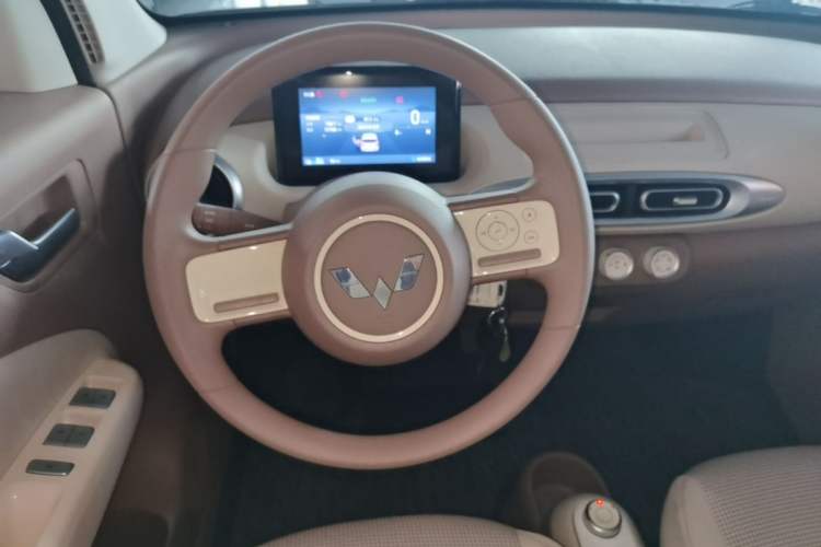 Used Wuling Hongguang MINIEV 2025 Four-Door Version Advanced Edition Steering Wheel