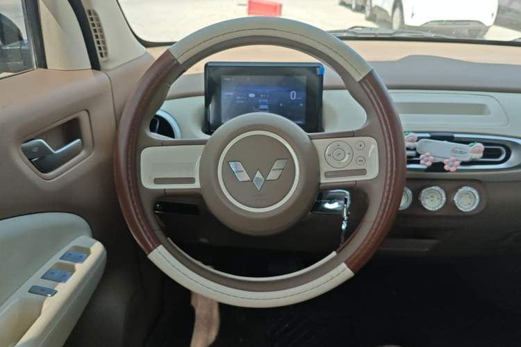 Used Wuling Hongguang MINIEV 2025 Four-Door Version Advanced Edition Steering Wheel