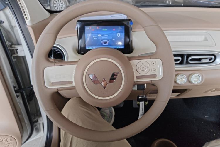 Used Wuling Hongguang MINIEV 2025 Four-Door Version Advanced Edition Steering Wheel