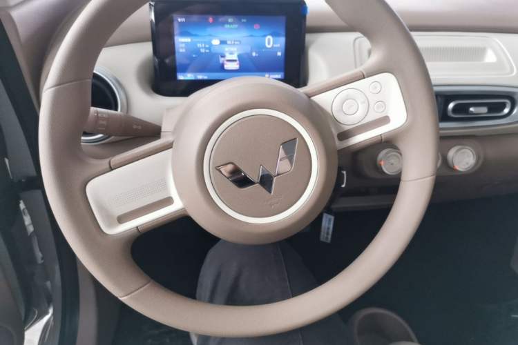 Used Wuling Hongguang MINIEV 2025 Four-Door Version Advanced Edition Steering Wheel