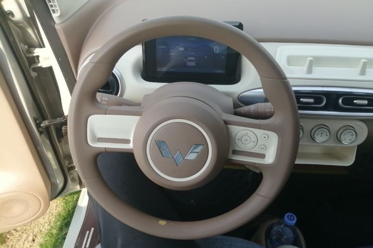 Used Wuling Hongguang MINIEV 2025 Four-Door Version Advanced Edition Steering Wheel