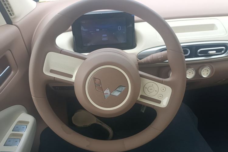 Used Wuling Hongguang MINIEV 2025 Four-Door Version Advanced Edition Steering Wheel