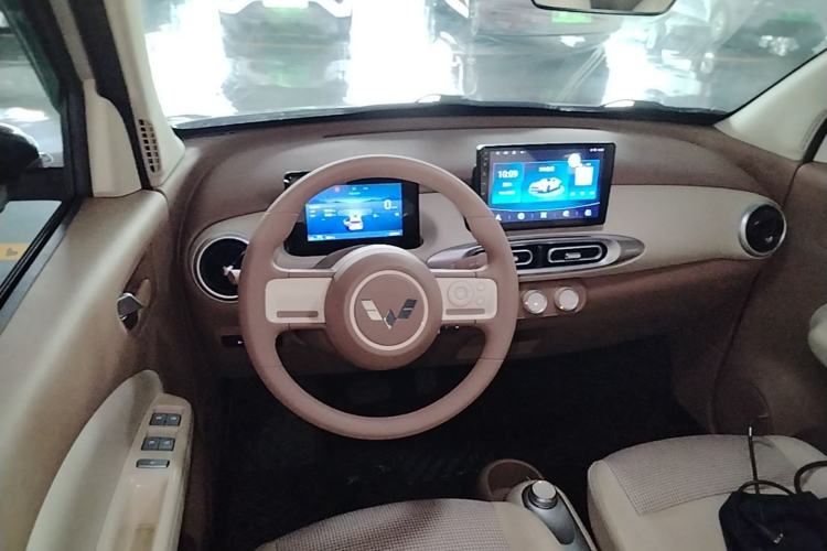 Used Wuling Hongguang MINIEV 2025 Four-Door Version Advanced Edition Steering Wheel