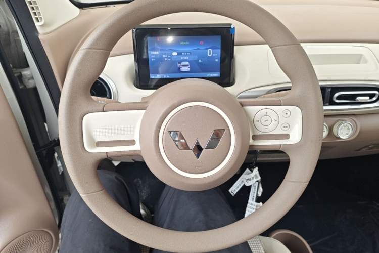 Used Wuling Hongguang MINIEV 2025 Four-Door Version Advanced Edition Steering Wheel