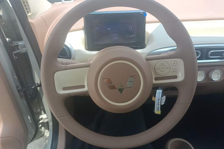 Used Wuling Hongguang MINIEV 2025 Four-Door Version Advanced Edition Steering Wheel