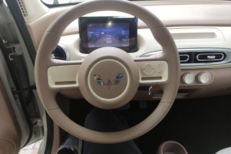 Used Wuling Hongguang MINIEV 2025 Four-Door Version Advanced Edition Steering Wheel