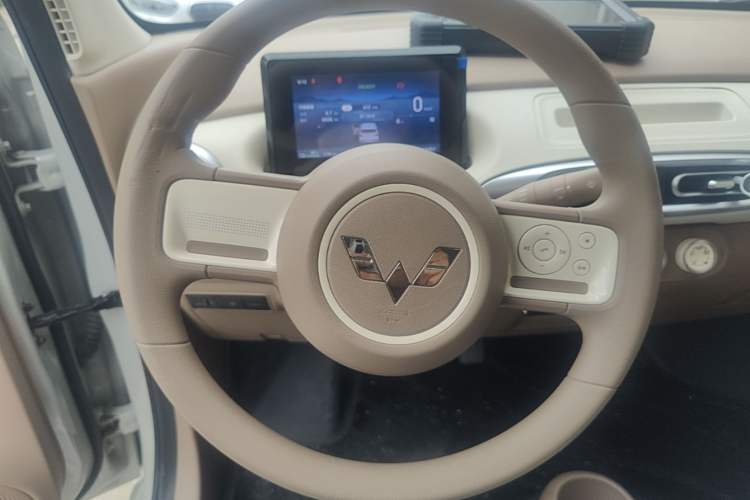 Used Wuling Hongguang MINIEV 2025 Four-Door Version Advanced Edition Steering Wheel