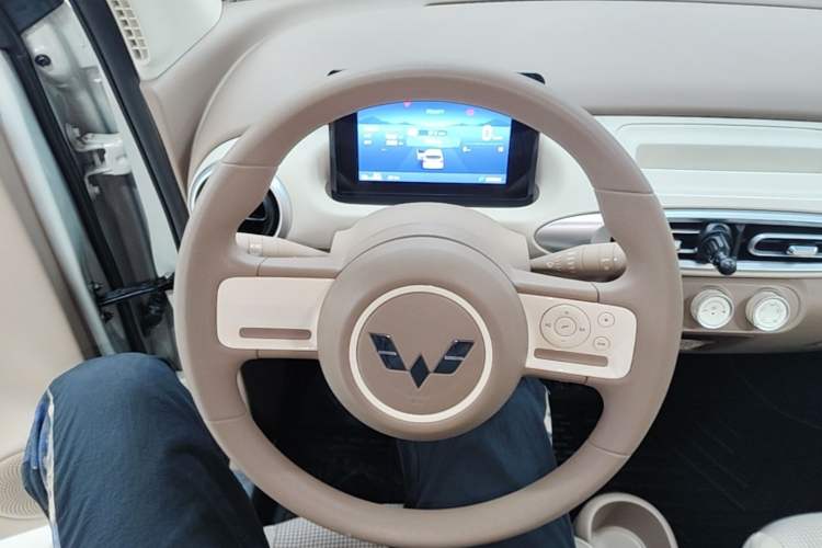 Used Wuling Hongguang MINIEV 2025 Four-Door Version Advanced Edition Steering Wheel