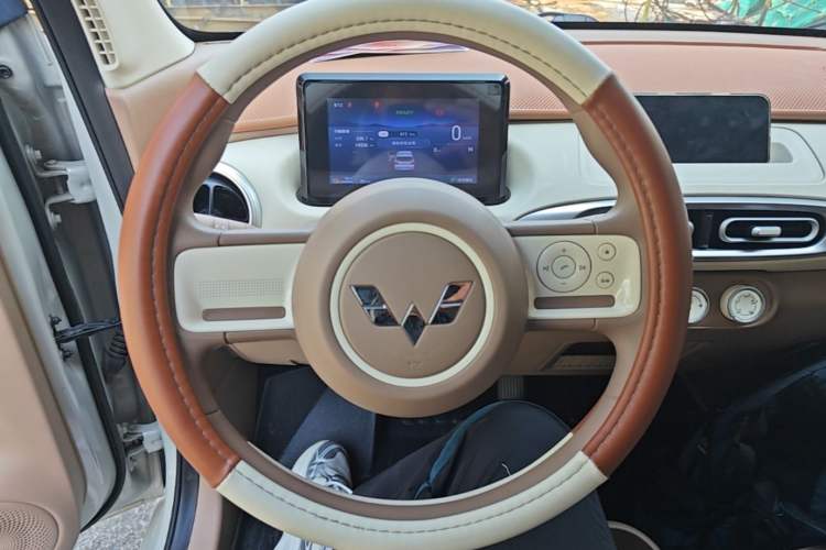 Used Wuling Hongguang MINIEV 2025 Four-Door Version Advanced Edition Steering Wheel