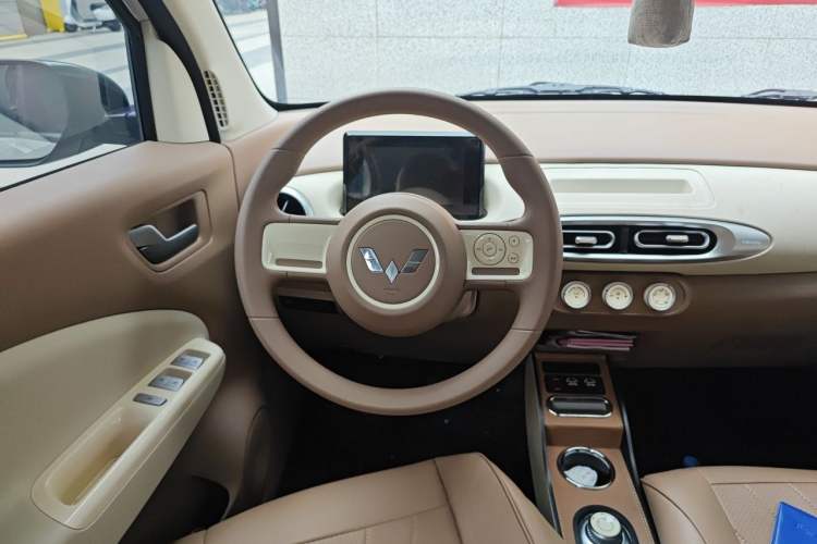 Used Wuling Hongguang MINIEV 2025 Four-Door Version Advanced Edition Steering Wheel