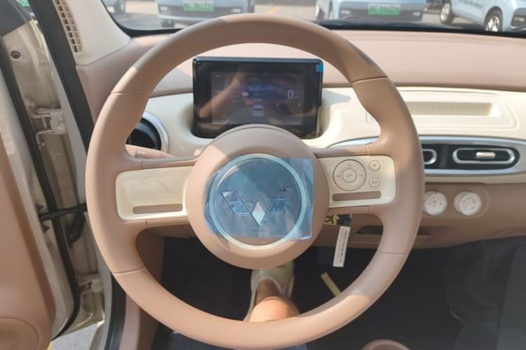 Used Wuling Hongguang MINIEV 2025 Four-Door Version Advanced Edition Steering Wheel