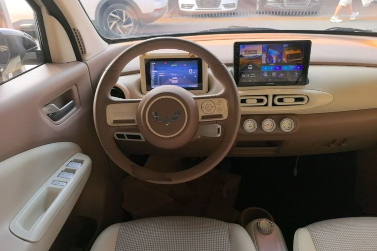 Used Wuling Hongguang MINIEV 2025 Four-Door Version Advanced Edition Steering Wheel