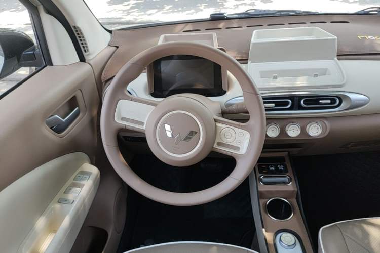 Used Wuling Hongguang MINIEV 2025 Four-Door Version Advanced Edition Steering Wheel