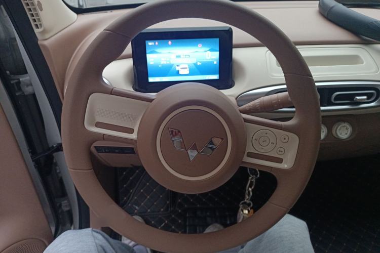 Used Wuling Hongguang MINIEV 2025 Four-Door Version Advanced Edition Steering Wheel