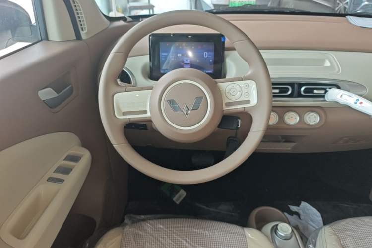 Used Wuling Hongguang MINIEV 2025 Four-Door Version Advanced Edition Steering Wheel