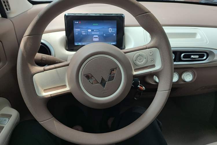 Used Wuling Hongguang MINIEV 2025 Four-Door Version Advanced Edition Steering Wheel