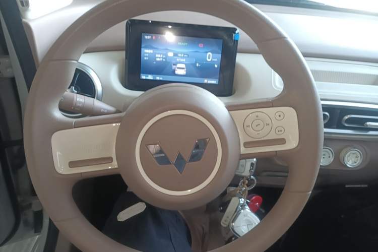 Used Wuling Hongguang MINIEV 2025 Four-Door Version Advanced Edition Steering Wheel