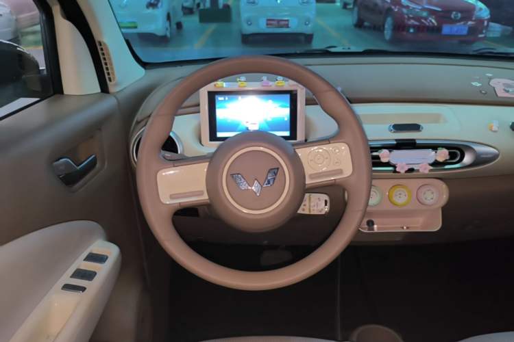 Used Wuling Hongguang MINIEV 2025 Four-Door Version Advanced Edition Steering Wheel