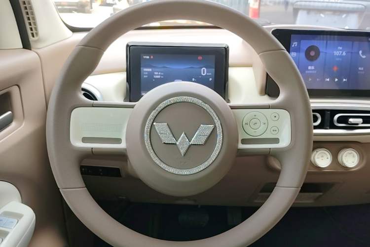 Used Wuling Hongguang MINIEV 2025 Four-Door Version Zhenxiang+ Edition Steering Wheel