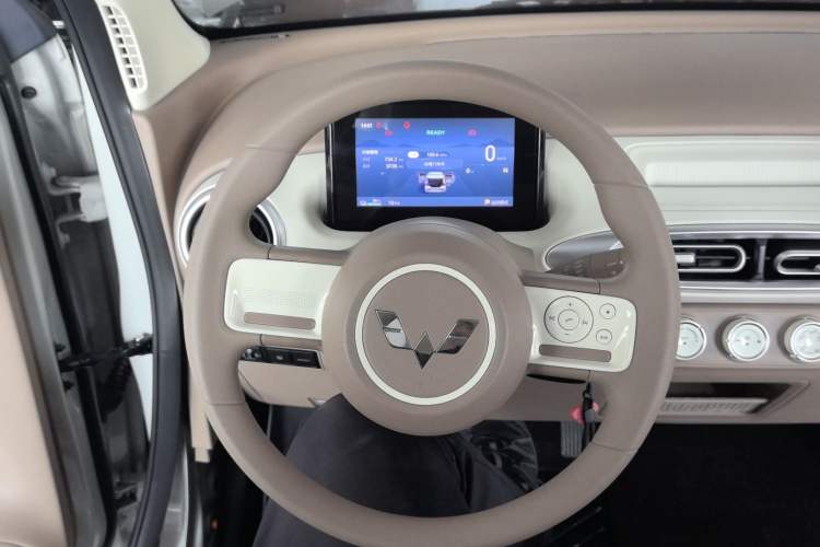Used Wuling Hongguang MINIEV 2025 Four-Door Version Advanced Edition Steering Wheel