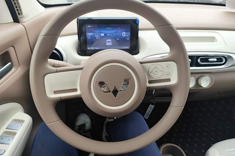 Used Wuling Hongguang MINIEV 2025 Four-Door Version Advanced Edition Steering Wheel
